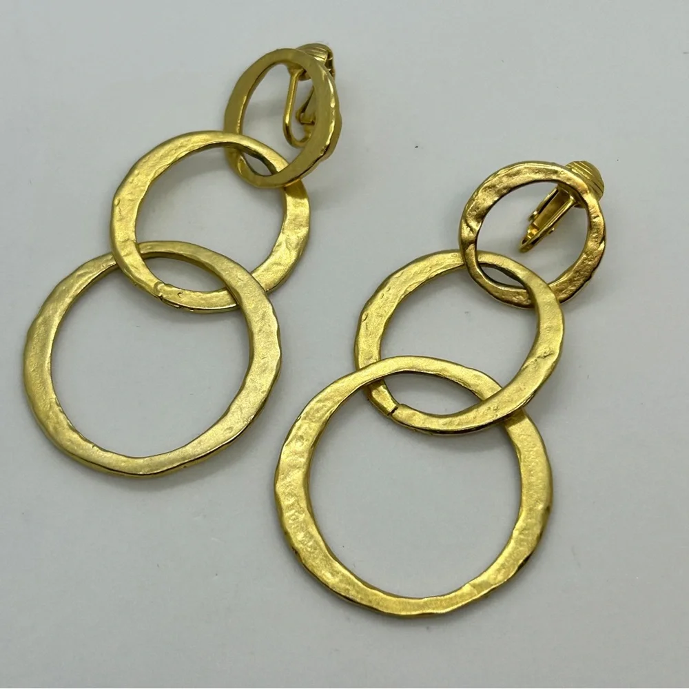 Vtg KJL Hammered Gold Tone Drop Clip Earrings 3” - Picture 3 of 6